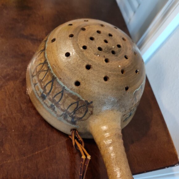 Vintage pottery strainer - Picture 3 of 3